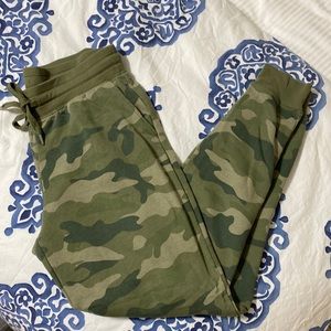 OLD NAVY Camo Joggers/Small